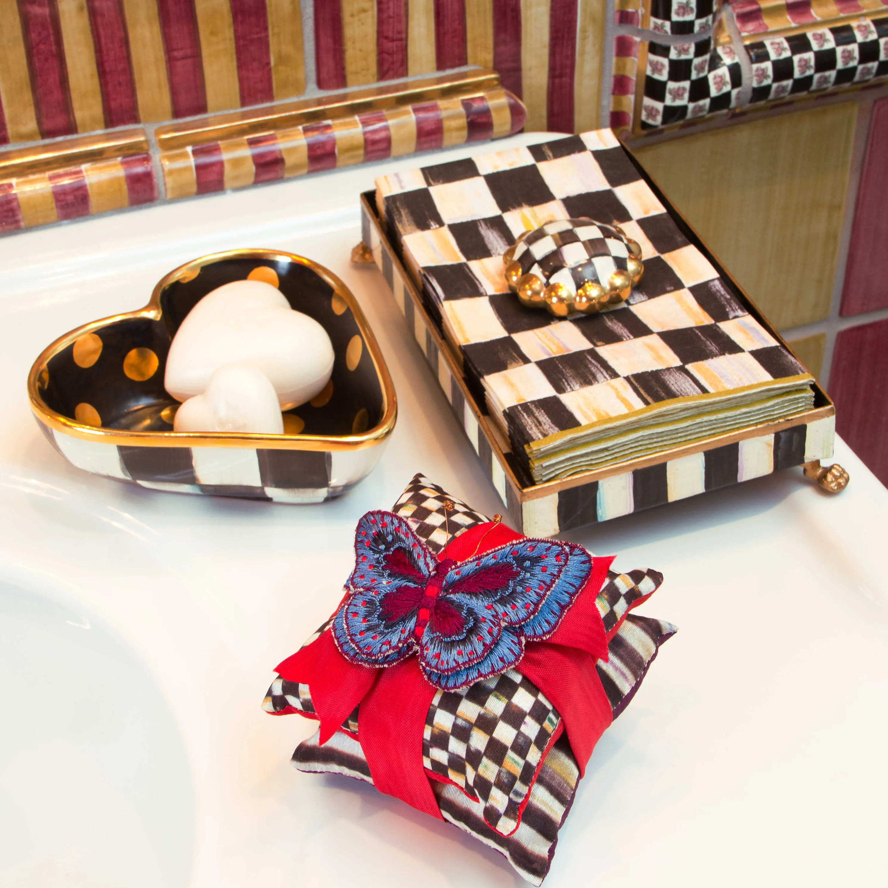 Courtly Check Guest Towel Holder Set - Gold