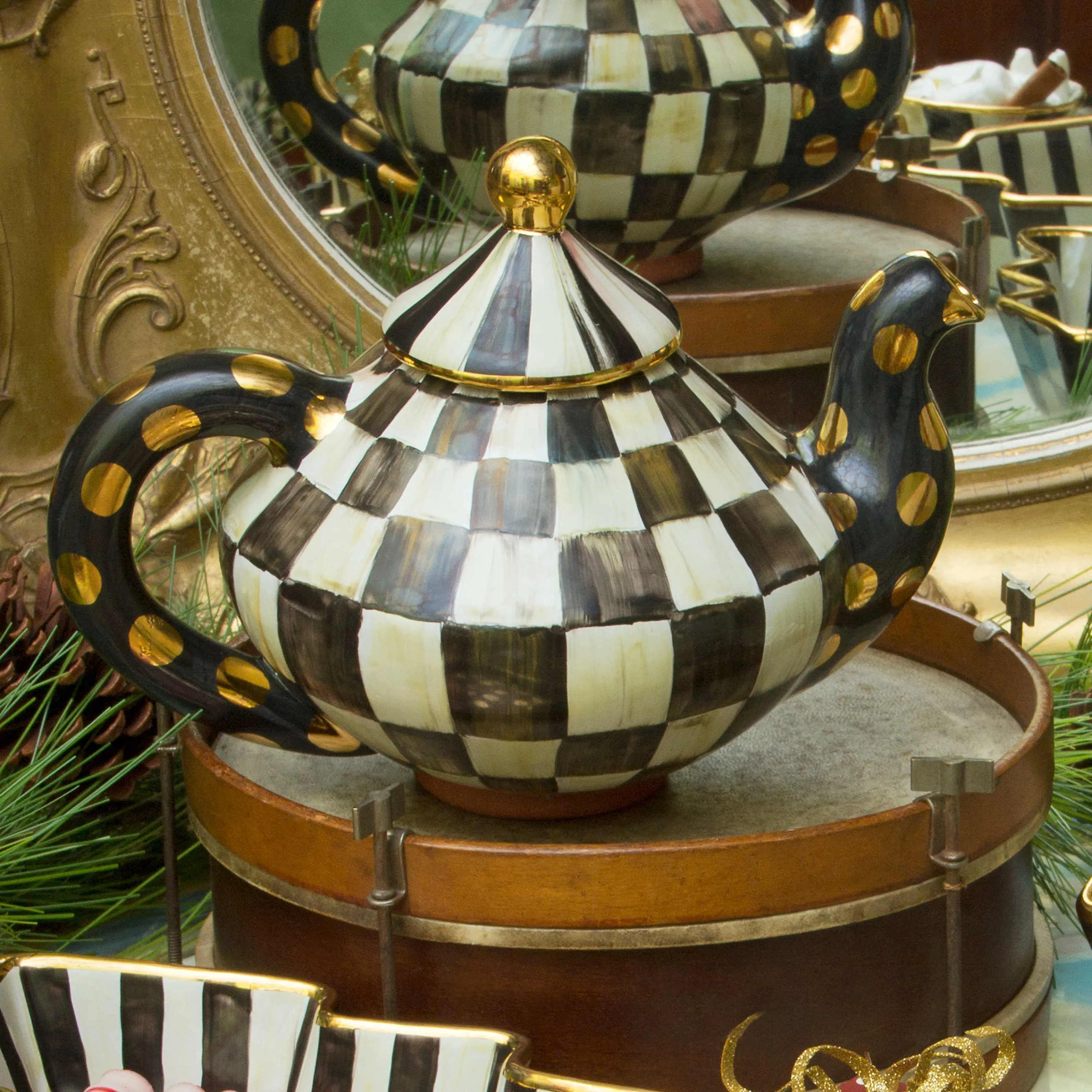 Courtly Check Teapot