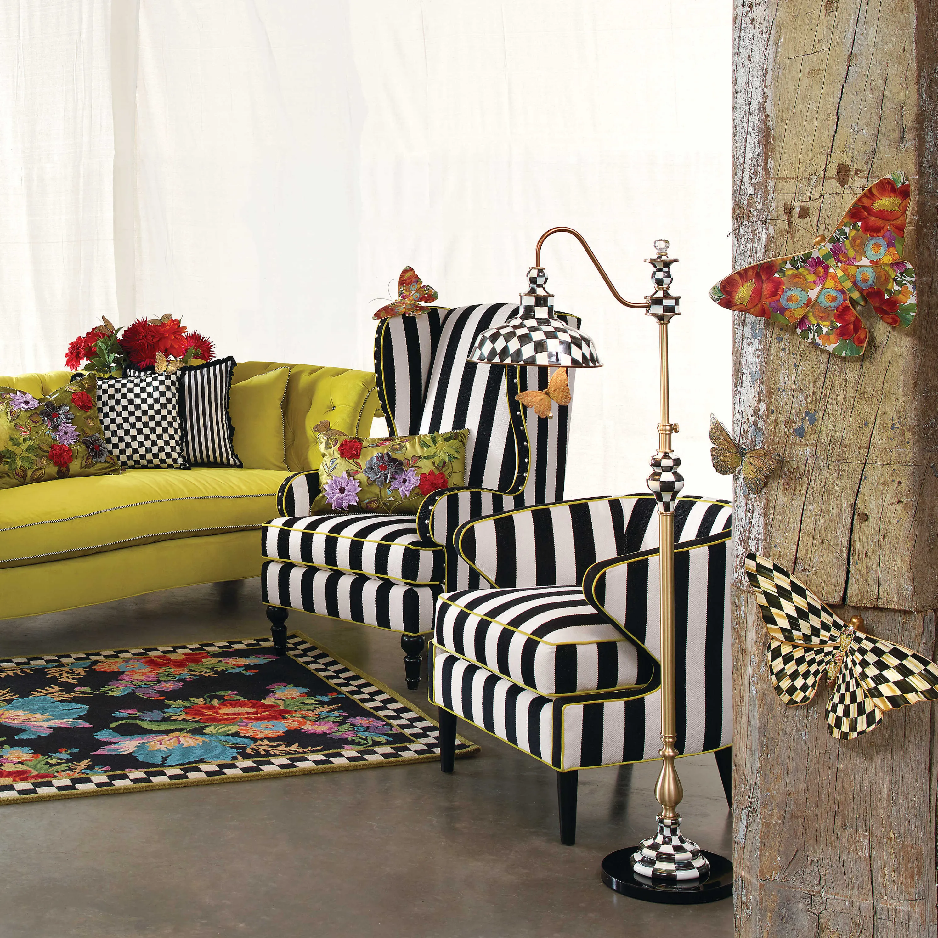 Courtly Farmhouse Floor Lamp