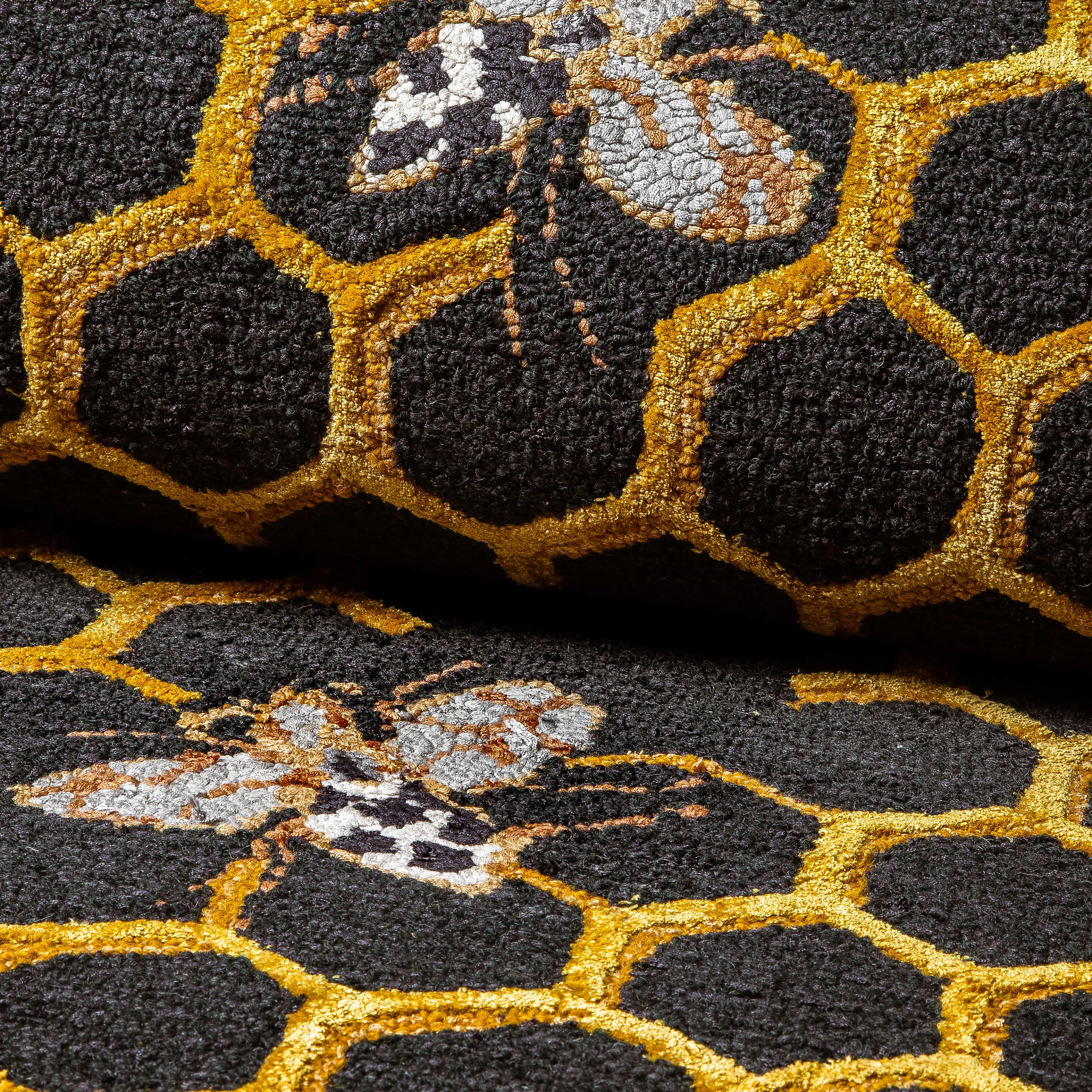 Queen Bee Rug - 2'3 X 3'9