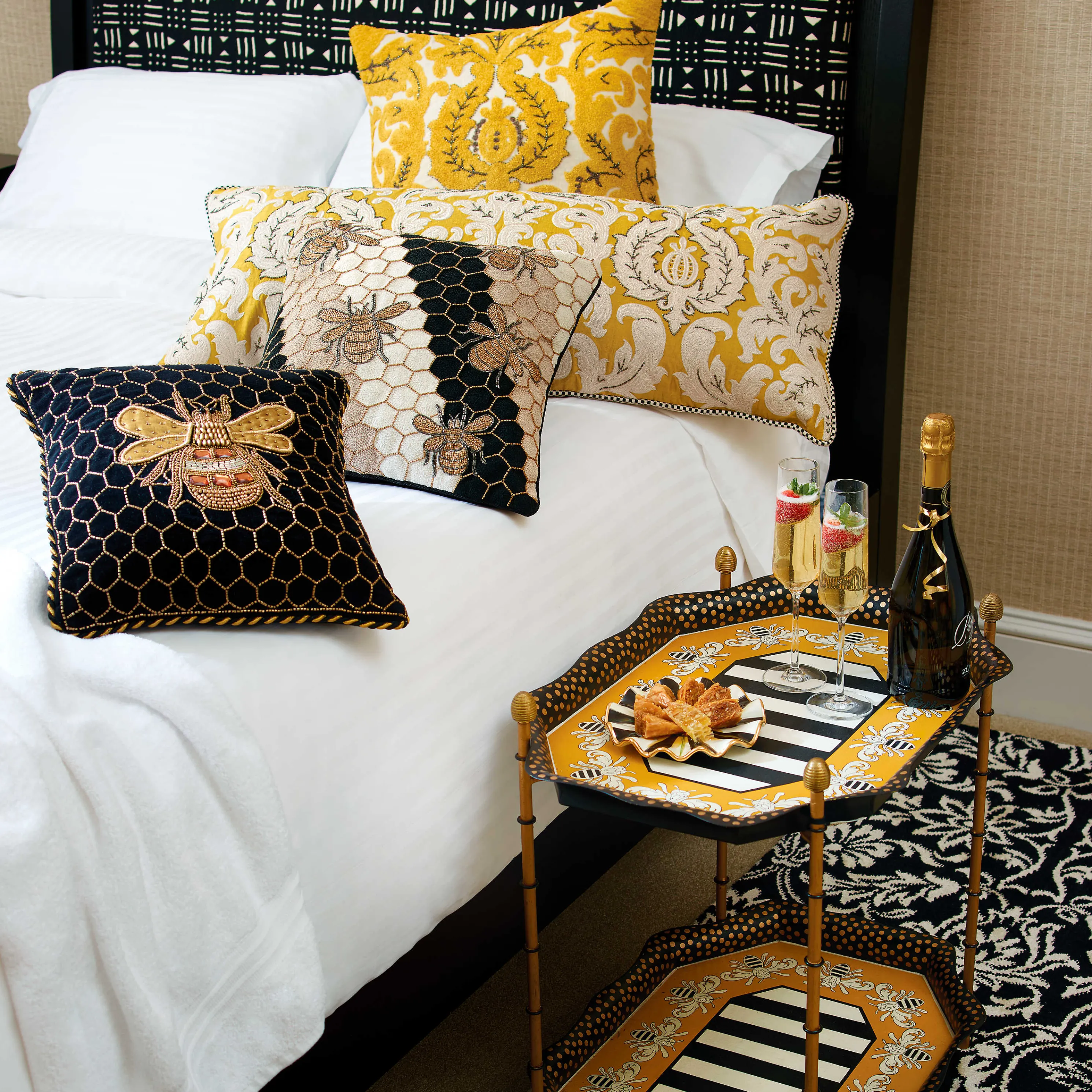 Queen Bee Tray Table