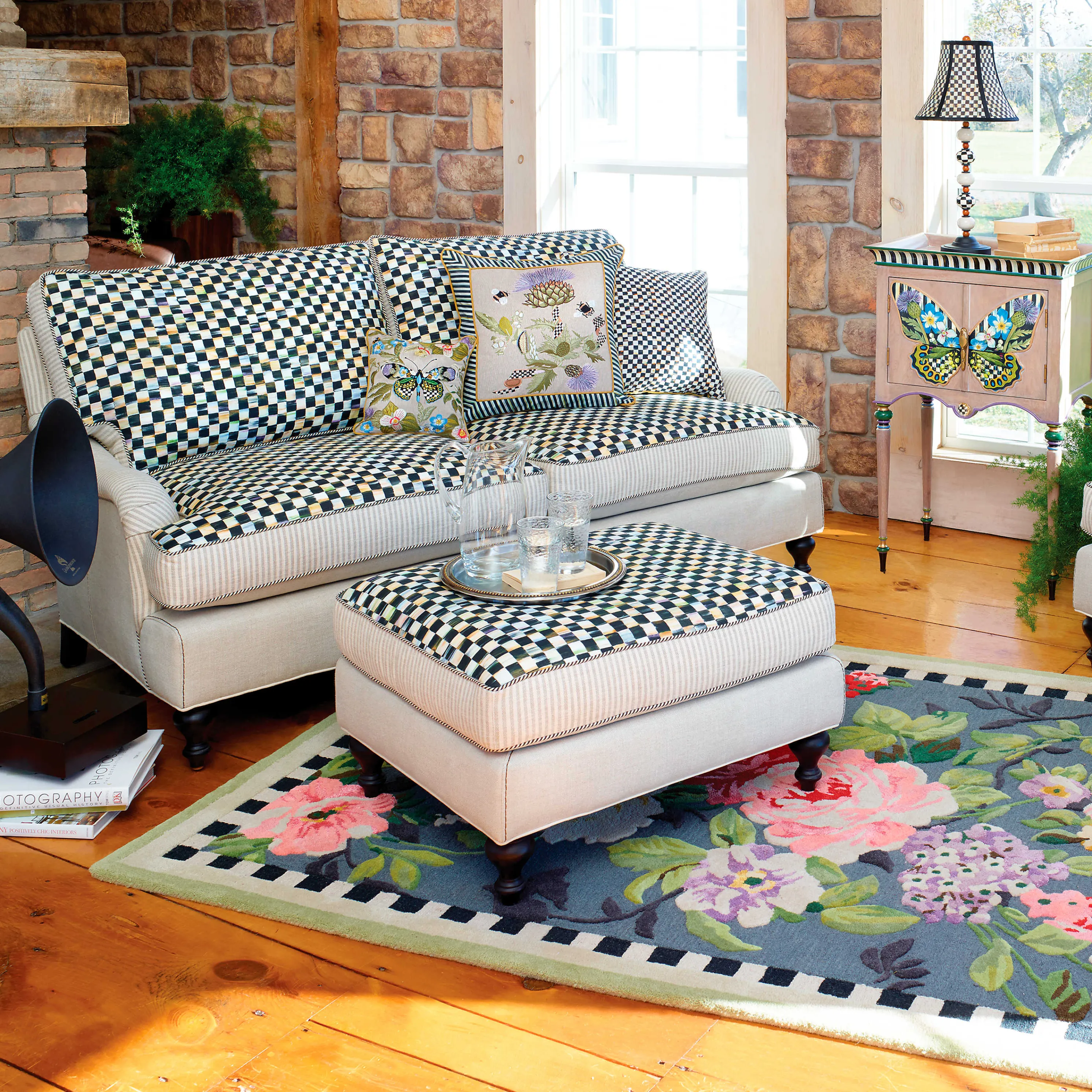 Tudor Rose Rug - 6' Octagon