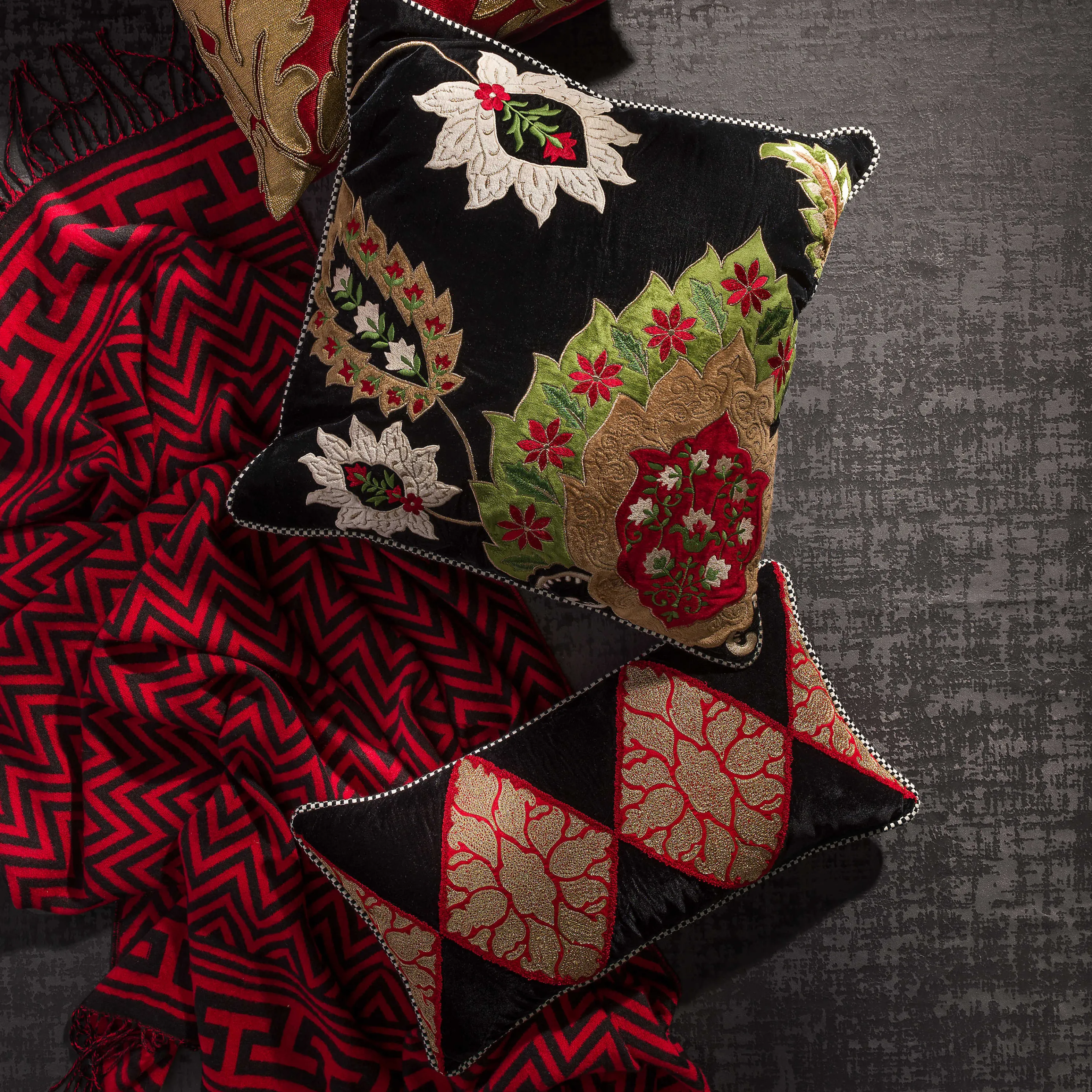 Zig Zag Throw - Black & Red
